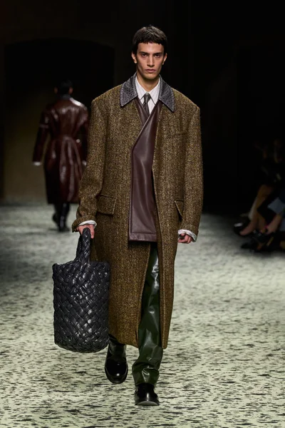 Look 13